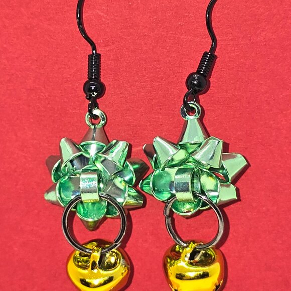 Handcrafted Green bow with gold bell christmas dangle earring - Picture 4 of 6